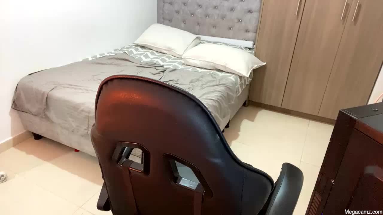 Laura_d23