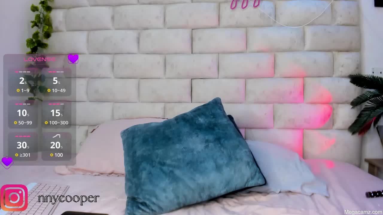 Annycooperr_