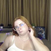 Alicia_side_red