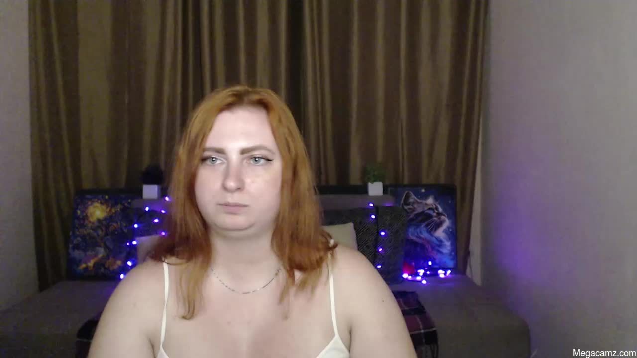 Alicia_side_red