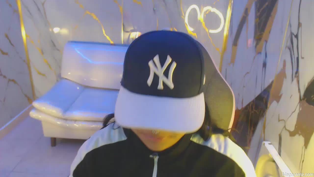 Valeri_harpers4