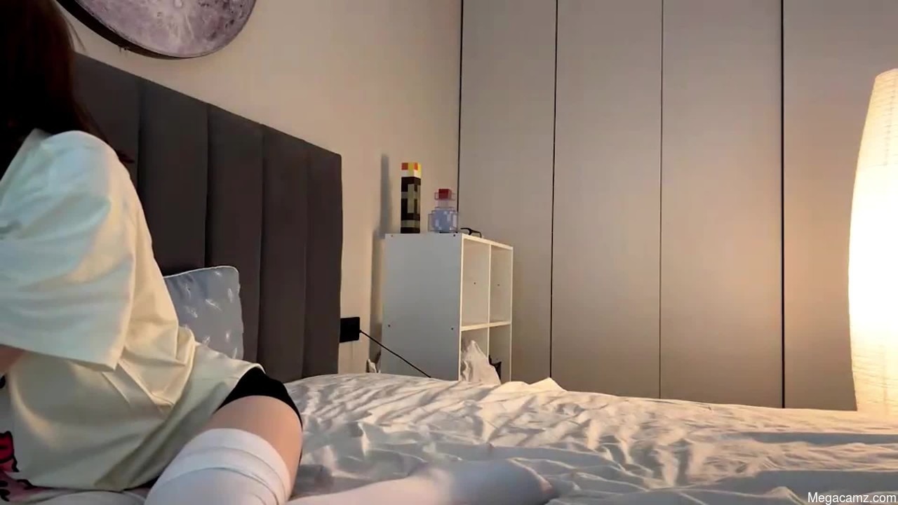 Ellie_hollow