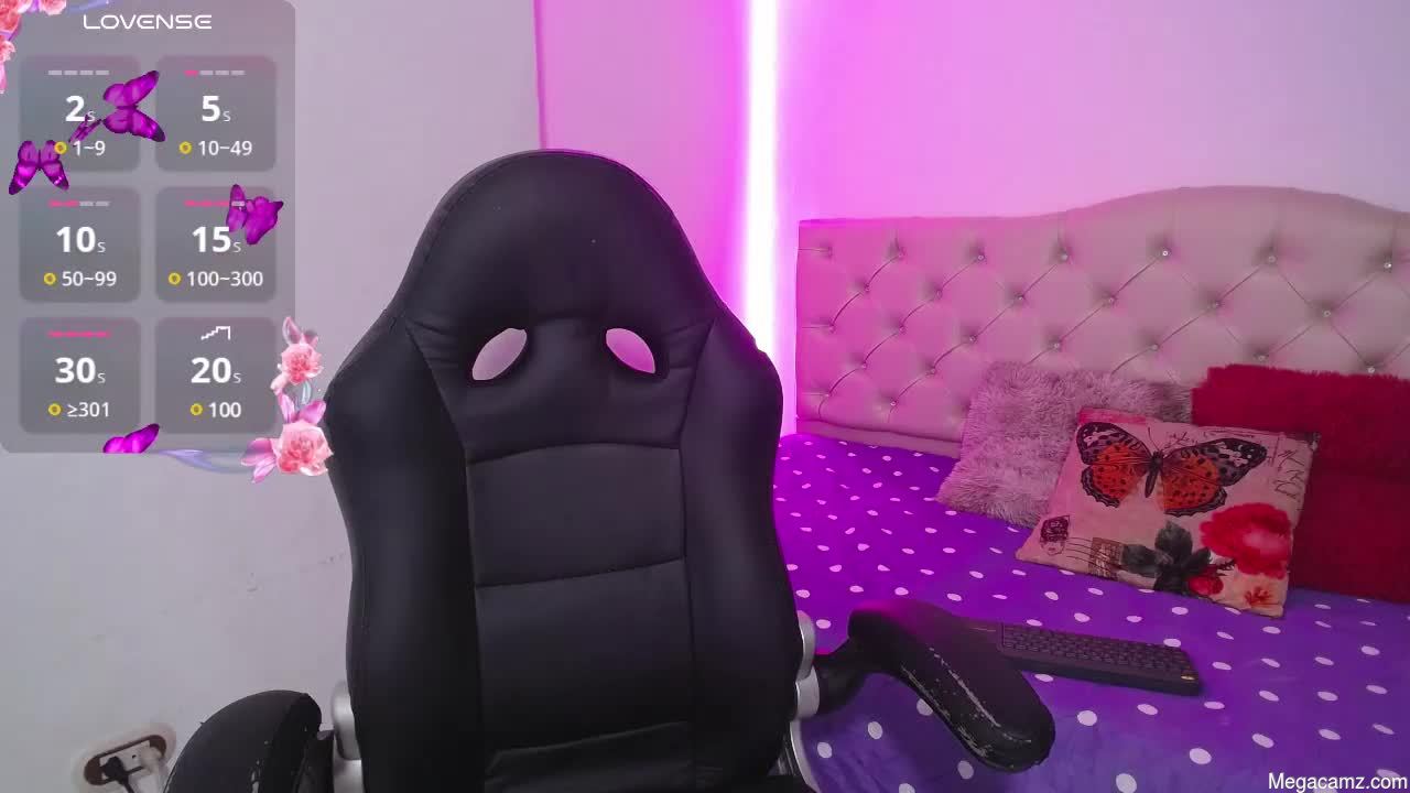 Laura_hot19