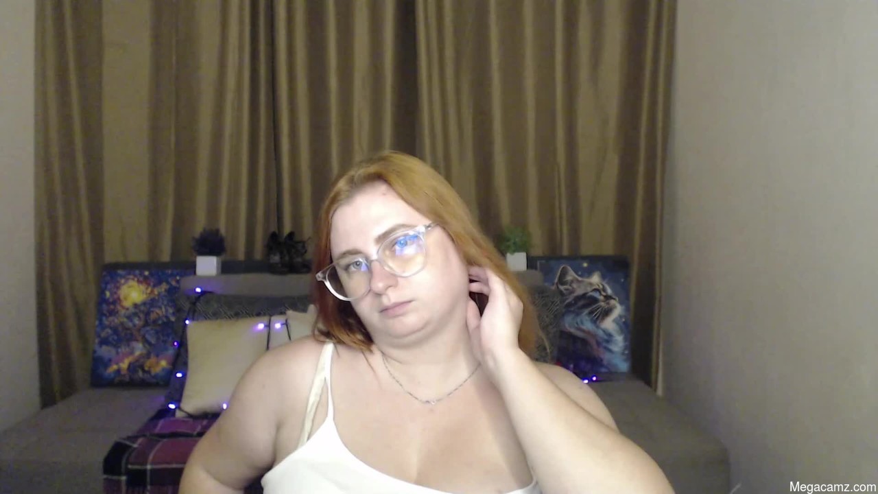 Alicia_side_red